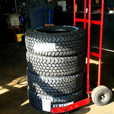 New set of @Goodyear Wrangler All-Terrain Adventure with Kevlar 31's for the Jeep #Wrangler. Sweet!