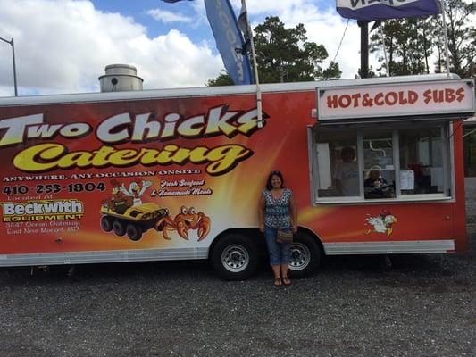 2 Chicks food truck.