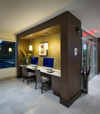 Complimentary E-Lounge for your on the go business needs!