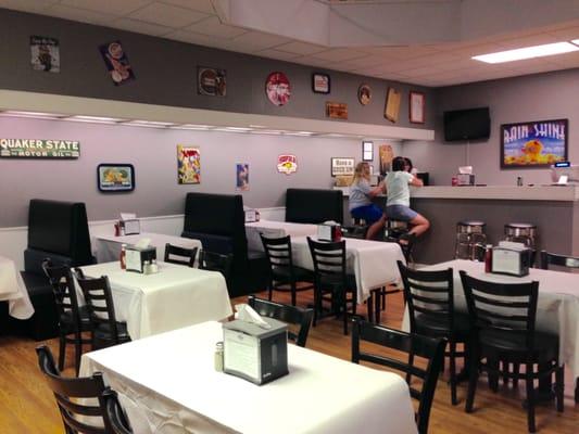 Laughing Leo's dining room