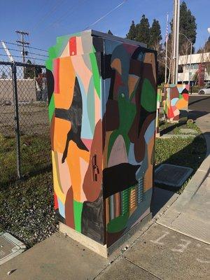 2 big boxes at ends, a slim one in middle.