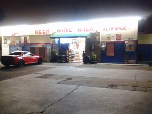 This place is were u wanna get beer n snacks if you ever in area