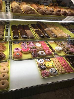 Super good and fresh donuts here!!! And they make the cutest things that kids would love !!!