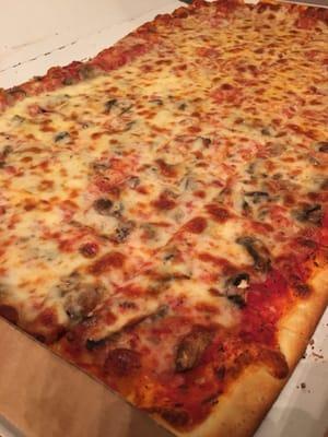 Their Football size pizza was great! The pizza tasted great and enough pizza to feed a party of 6 people. Great job Tanelli's!