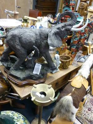 Hunter's Antiques & Objects D'art