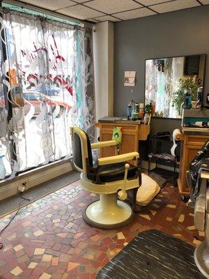 It's has 3 barber chairs.