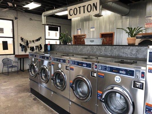 12 Dexter washer with 2 Large washers for those larger items!