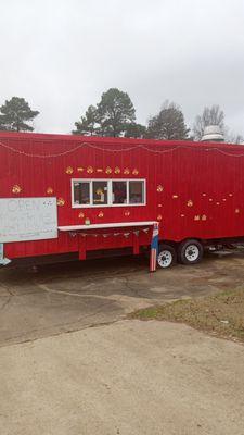Quik fix bbq in Bowman brothers parking lot.