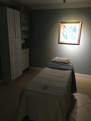 treatment room for electro-sound lymphatic drainage therapy