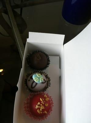 Creamy and delicious cake truffles in Carmel!