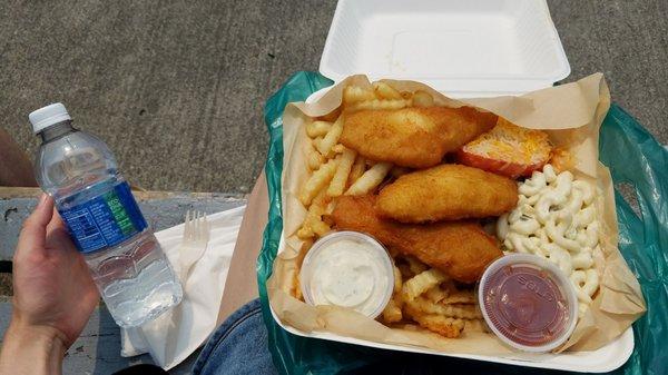 Great food & service, such a nice day on the pier eating fish  and watching the boats and fishermen. Best fish n chips in Seattle!