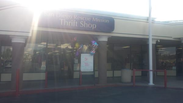 Inside the shopping center next to Wrigley's and Dollar Store :) They always have they'r daily sales up on the white board.