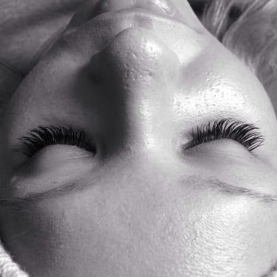 A beautiful full set of C curl lashes.