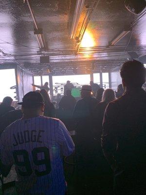 This is when the light and sound went off , the screens were barely turning on again during Kachos performance.