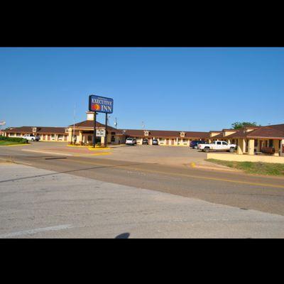 Cotulla Executive Inn