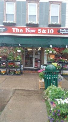 The New 5 &10 Variety Store