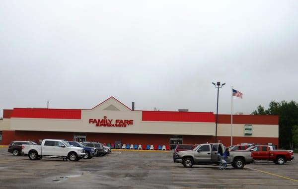Family Fare, formerly Glen's, on a foggy Munising morning