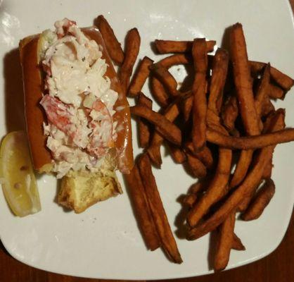Lobster roll, sweet potato fries