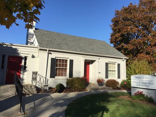 Carole's Sol Salon is located inside Salons at 4611