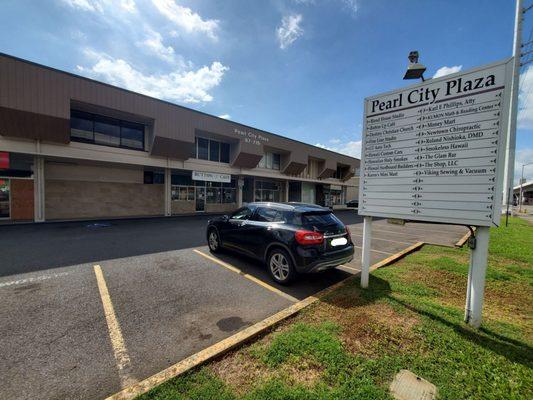 View of the plaza from along Kamehameha Highway.