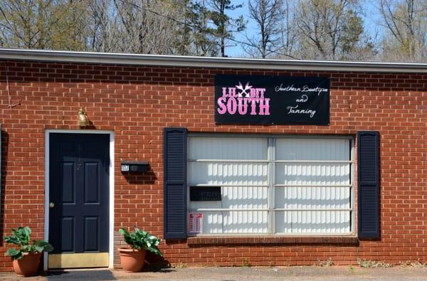 Lil Bit South Boutique & Tanning