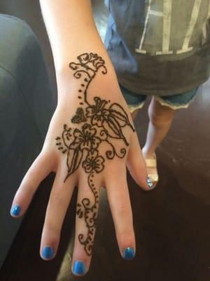 Like henna tattoo's? Come see us!!!