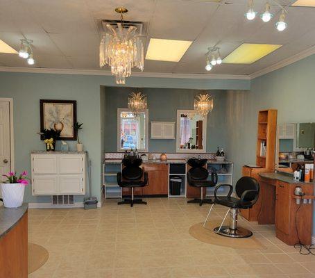 Very cozy and inviting salon for men and women
