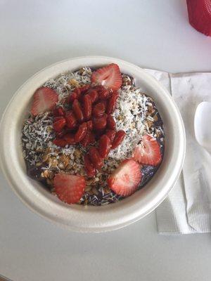Goji berry bowl with Spirulina