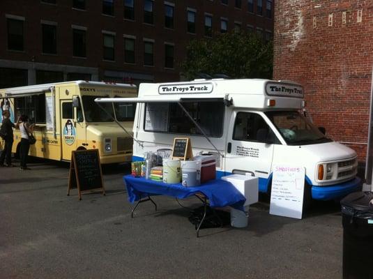 Roxys Grilled Cheese and The Froyo Truck SOWA