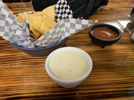 Chips, queso and Salsa
