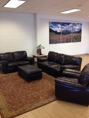Great waiting area with cable!