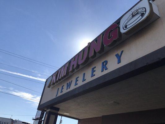 Don't spend you money here. Go elsewhere