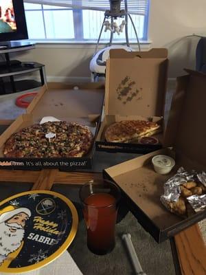 So much food and awesome pizza!