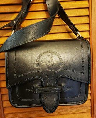 This is a Don Pablo Cigarriel...it has it's own 8 Cigar Spanish Cedar Humidor