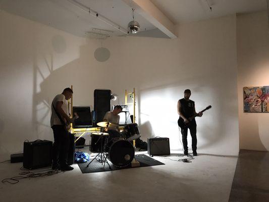 Howardian (Japanther)