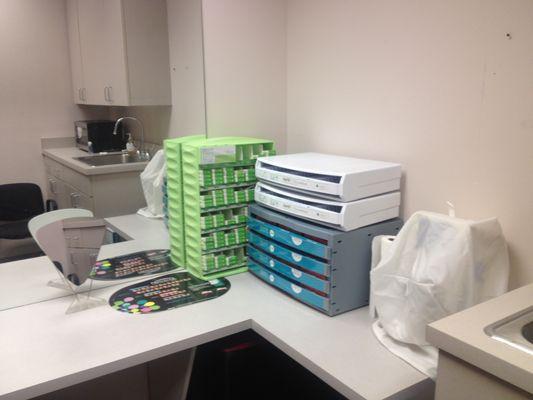 contact lens training room