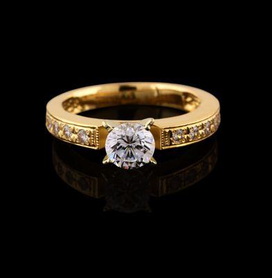 Yellow gold diamond ring