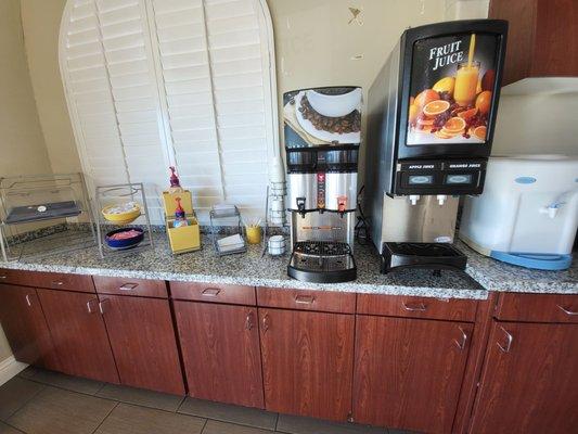 The "breakfast" they offer. Coffee, orange juice, apples, oranges and banana or blueberry muffins.