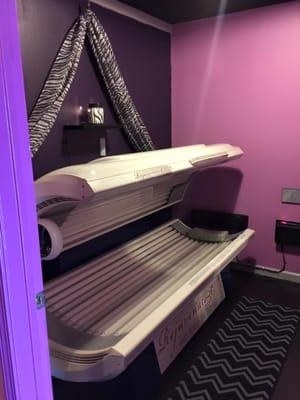 20 Minute Session Red Light Therapy Bed
Improve skin clarity, tone, and texture
Treatment for acne, psoriasis & eczema
Tighten full body