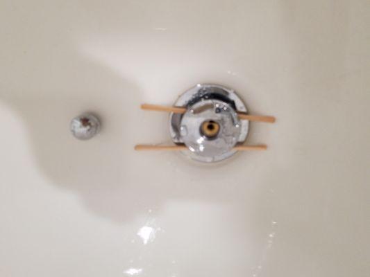 We McGyvered the drain plug with wood coffee stir sticks.