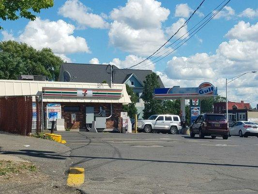 Came here looking for a 9 Iron. Thought it said Golf.