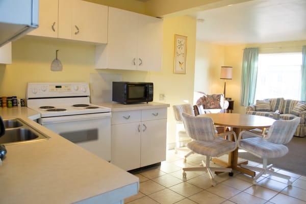 Kitchen & dining area
