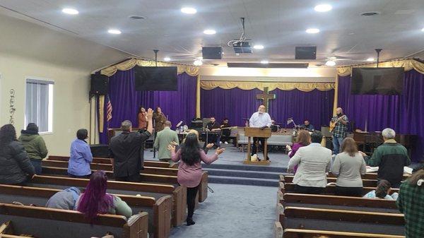 PASTOR DAVID LOPEZ, IGLESIA APOSENTO ALTO, ONTARIO CA.