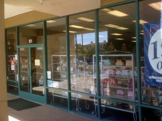 This hairplace is hidden in the back of Angels Beauty Supply in Mission Valley... next to Sports Authority