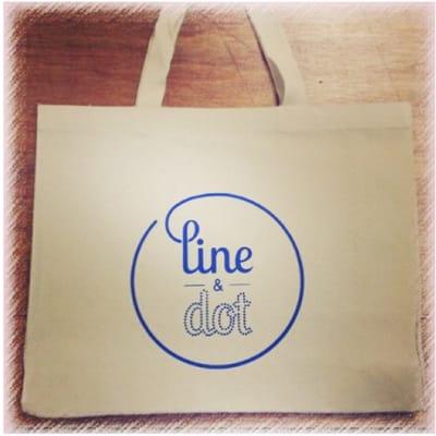 Canvas tote bang with vinyl design