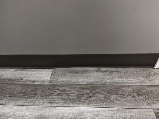 the wall and trim are completely crocked