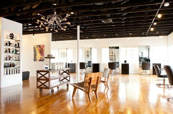 CUT Beautiful salon on Banker Hill