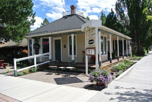 Sisters HomeLand Realty