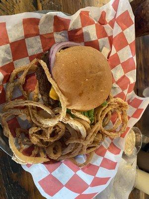 Cheeseburger, onion rings