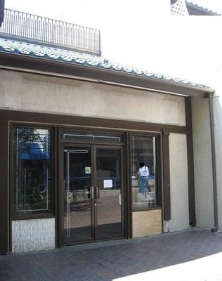 Closed? (photographed by Dave Hong) - taken in 2009